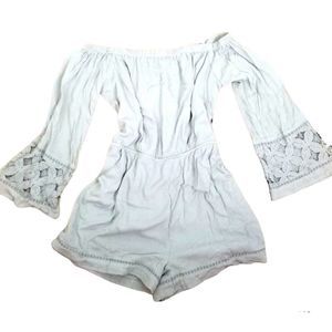 Doe & Rae Gray Boho Bell Sleeve Romper Size Large
